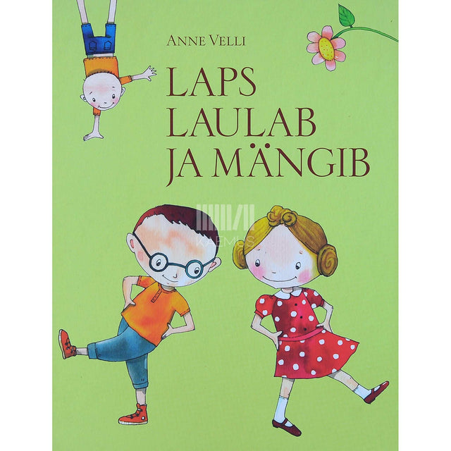 ... - Laps laulab ja mängib